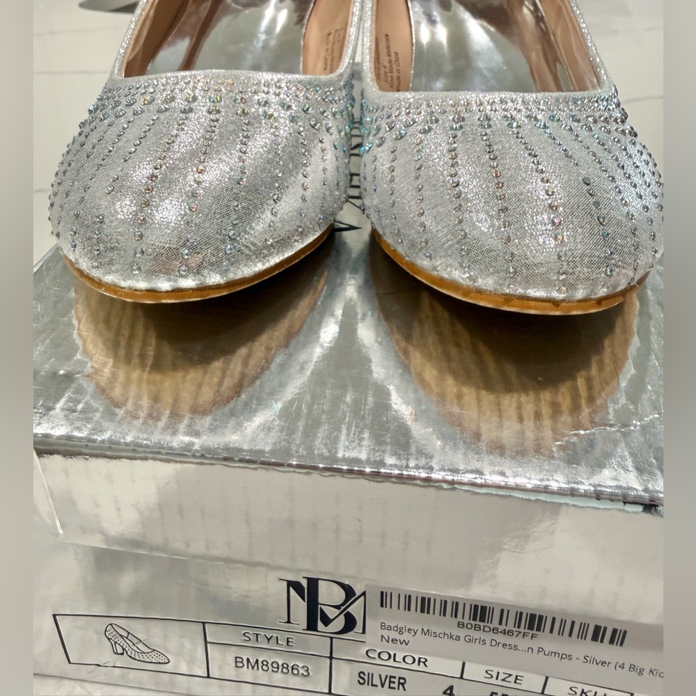 Badgley Mischka Silver Girls Dress Shoes-Size 4 - Picture 4 of 13